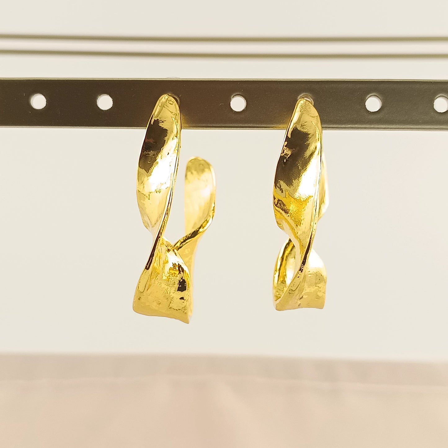 "Twisted Loop" earrings